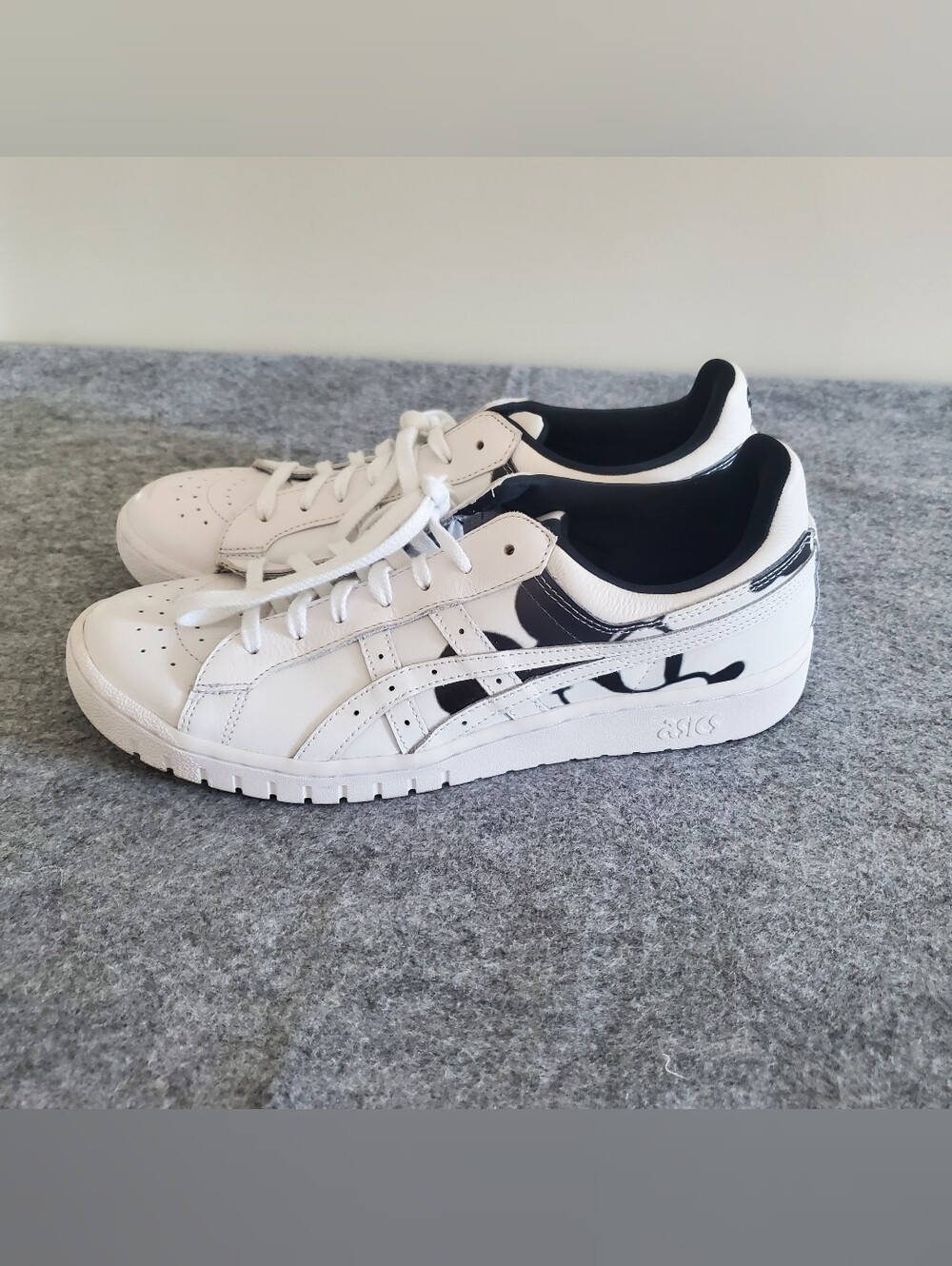Asics Tiger x Disney Mickey Mouse Gel-PTG Mens Leather White Sneakers Size 10.5